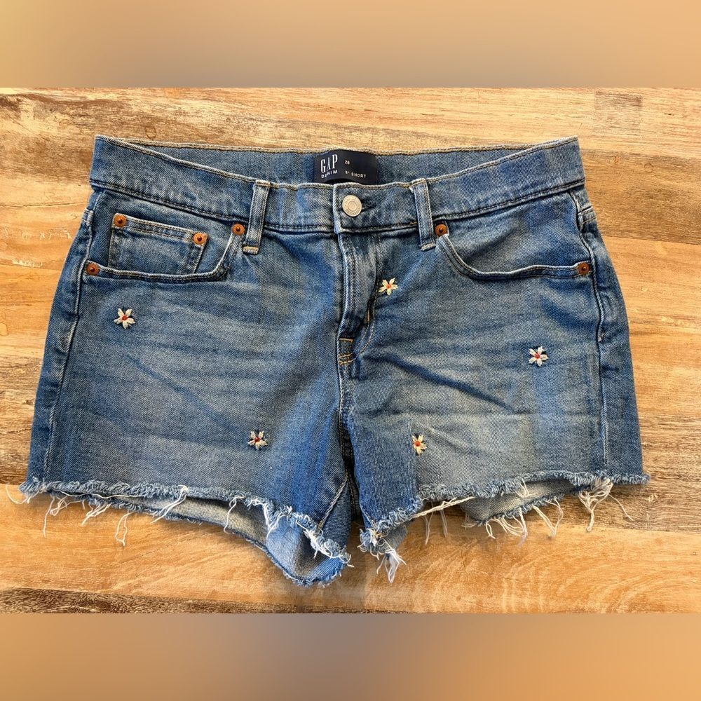 GAP Denim Women's Floral Embroidered 3” Jean Shorts, Size 28